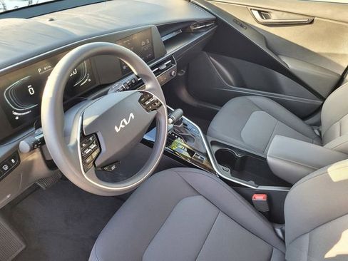 Used 2025 Kia Niro LX image 9