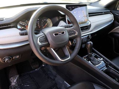 Used 2025 Jeep Compass Limited AWD/4WD image 18