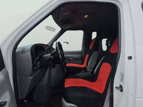 Used 1999 Ford E-150 and Econoline 150 Wagon RWD image 7