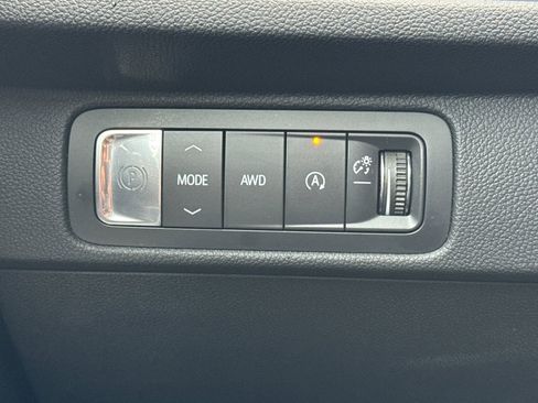 Used 2025 Chevrolet Traverse Z71 AWD/4WD image 40