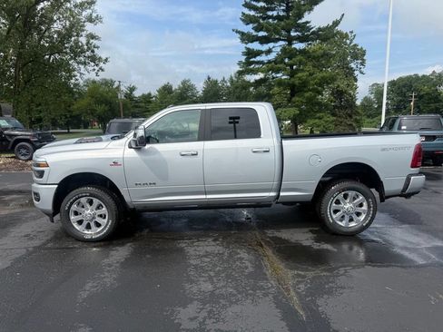 New 2026 RAM 2500 Laramie AWD/4WD image 7