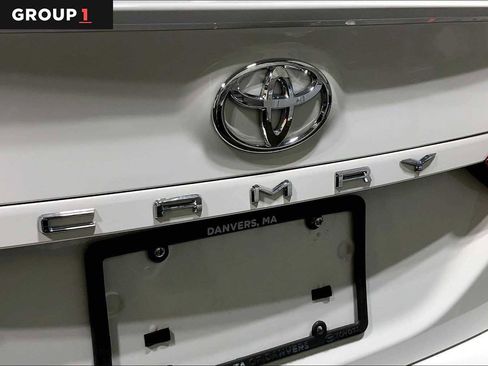 Certified 2020 Toyota Camry SE image 9