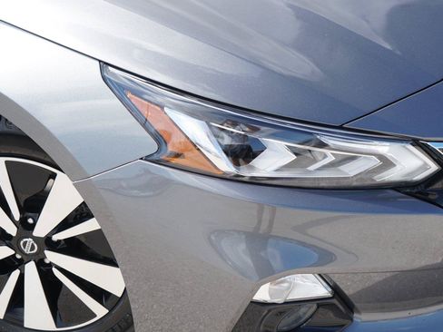 Used 2019 Nissan Altima 2.5 SV FWD image 3