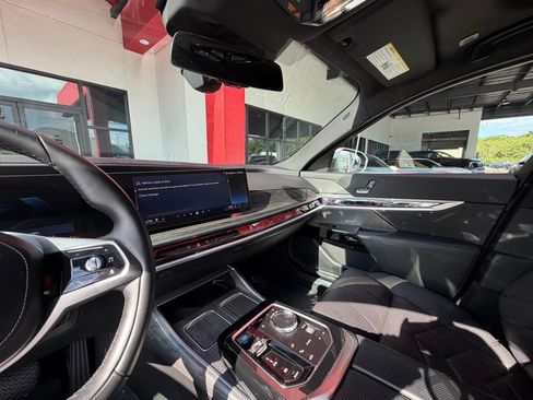 Used 2023 BMW i7 xDrive60 AWD/4WD image 24