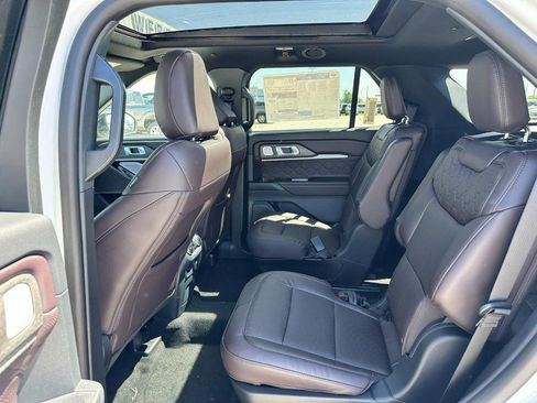New 2026 Ford Explorer Platinum w/ LUX Leather Package AWD/4WD image 4