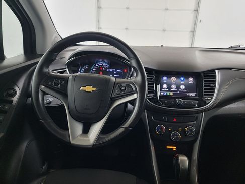 Used 2020 Chevrolet Trax LT w/ LT Convenience Package FWD image 12
