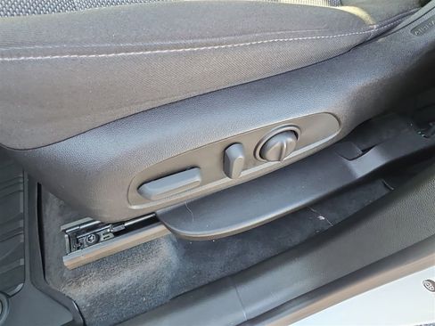 Used 2023 Chevrolet Traverse LT image 14