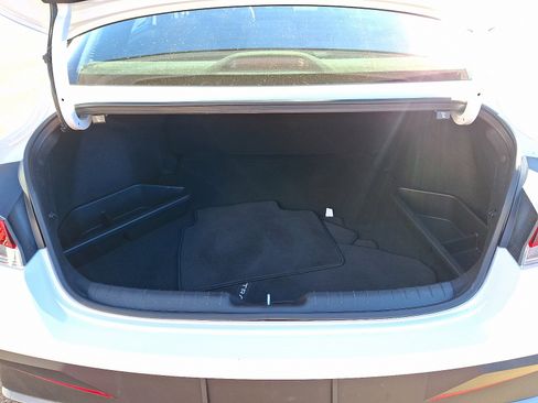 Certified 2025 Hyundai Elantra Sport image 29