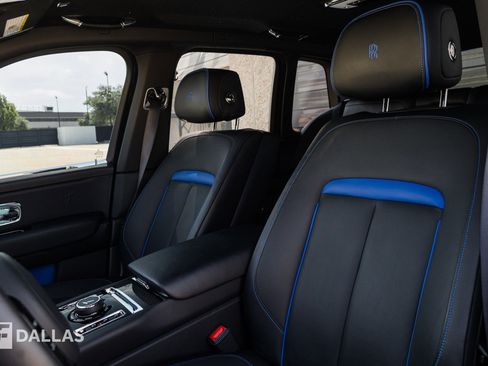 Used 2022 Rolls-Royce Cullinan Black Badge w/ Dark Exterior Package AWD/4WD image 24