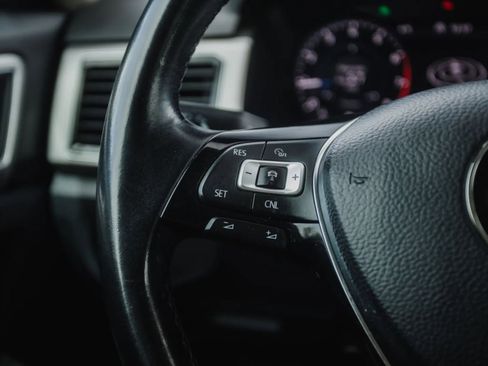 Used 2018 Volkswagen Atlas SEL Premium image 17