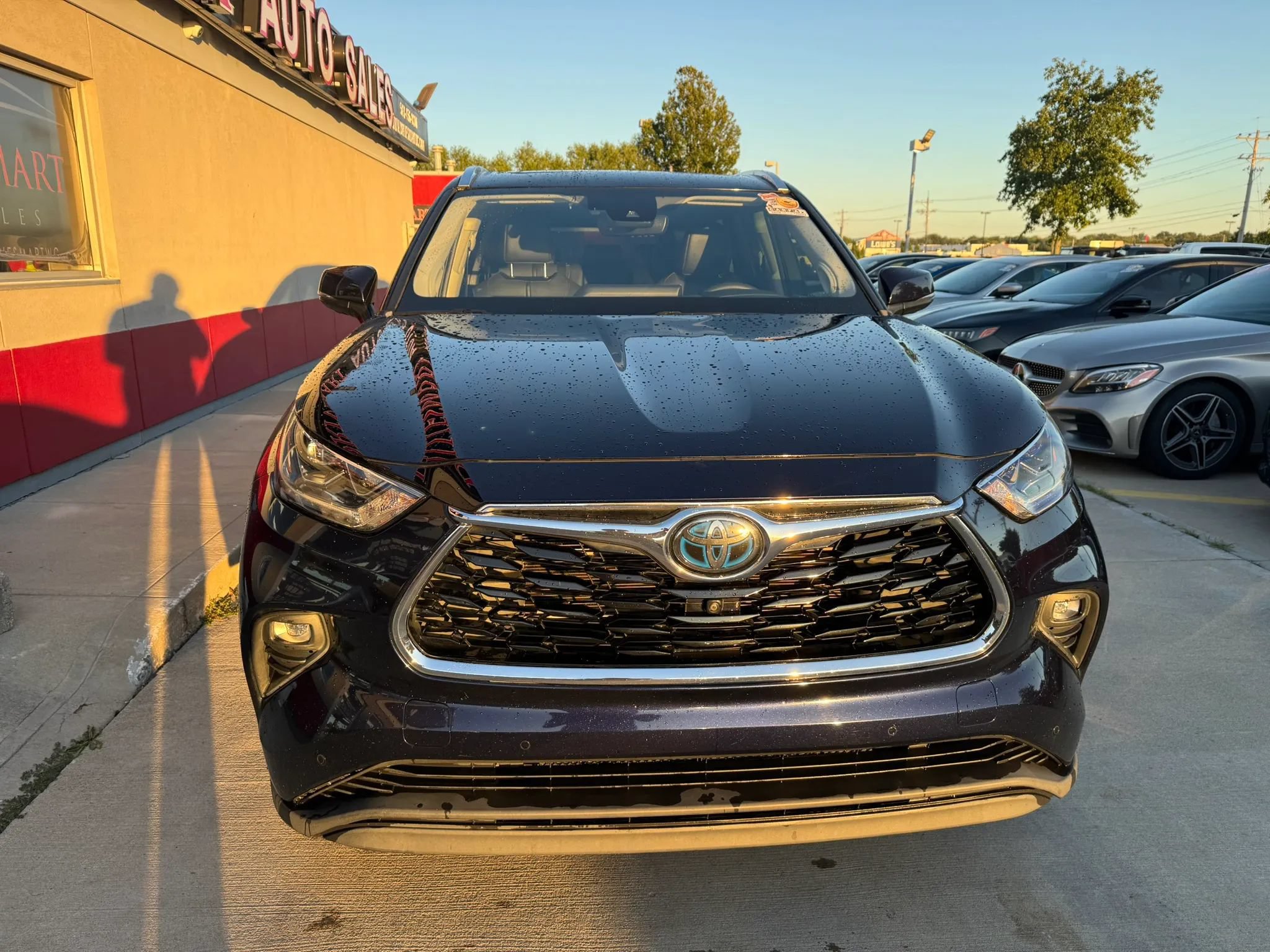 Used 2021 Toyota Highlander Limited FWD image 2