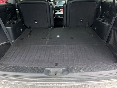Used 2017 Toyota Highlander XLE AWD/4WD image 5