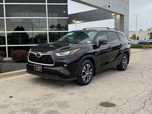 Used 2024 Toyota Highlander XLE image 7