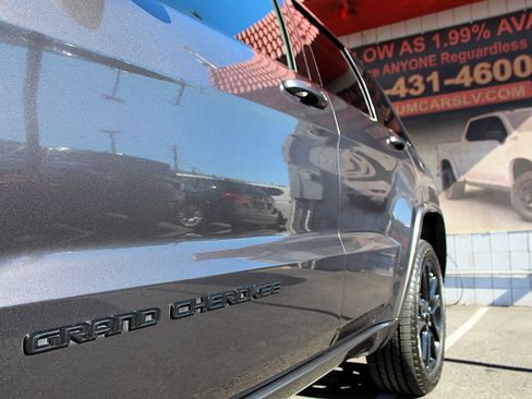 Used 2018 Jeep Grand Cherokee Altitude image 8