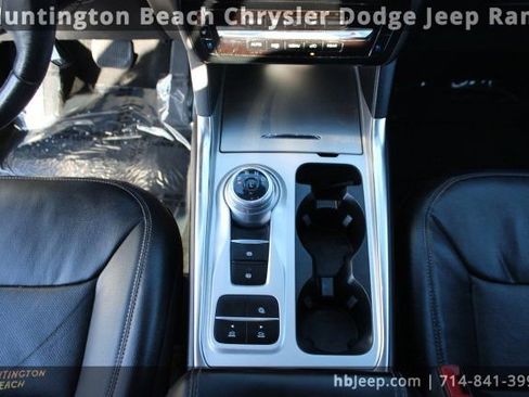 Used 2023 Ford Explorer Limited image 13