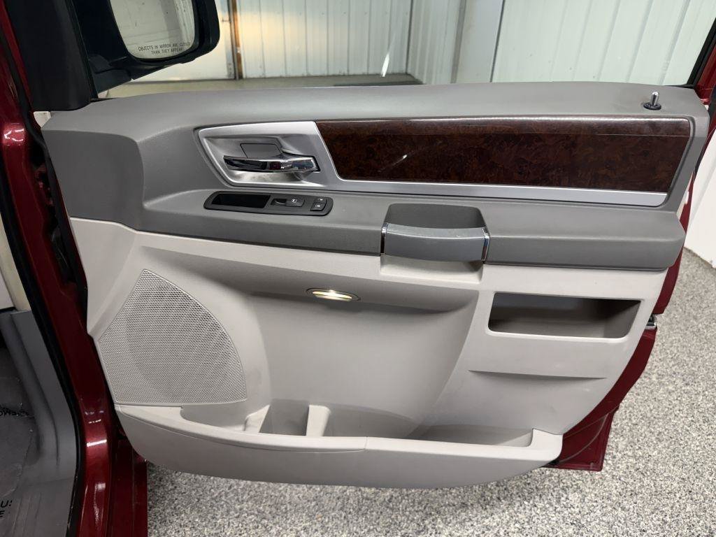 Used 2010 Chrysler Town & Country Touring FWD image 27