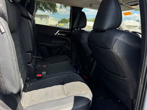 Used 2023 Mitsubishi Outlander SE FWD image 8