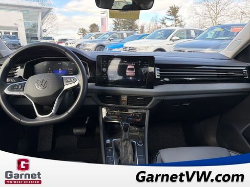 Used 2025 Volkswagen Jetta SE image 13