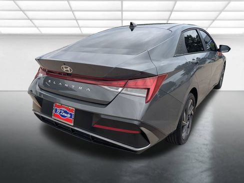 Used 2025 Hyundai Elantra SEL FWD image 28