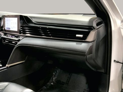 Used 2025 Toyota Camry SE FWD image 19