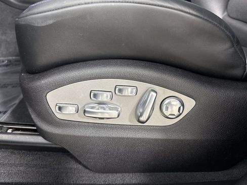 Certified 2025 Porsche Macan GTS AWD/4WD image 39