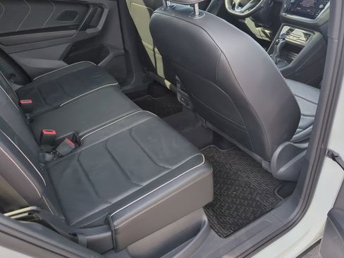 Used 2022 Volkswagen Tiguan SEL R-Line image 39