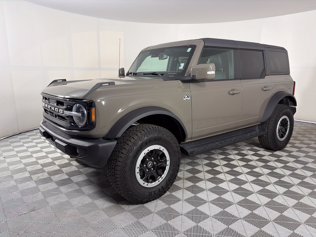 Certified 2025 Ford Bronco Outer Banks w/ Sasquatch Package AWD/4WD image 3