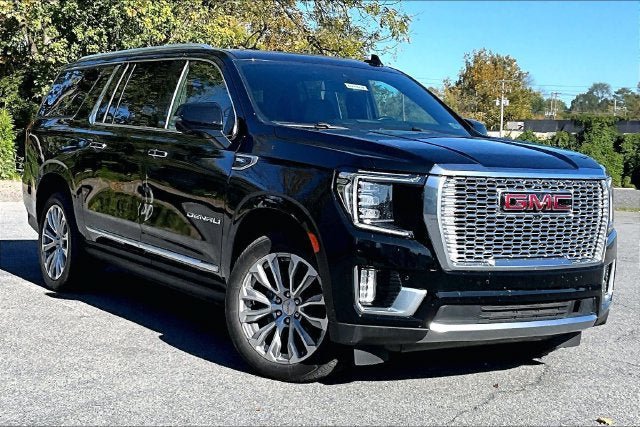 Used 2023 GMC Yukon XL Denali AWD/4WD image 2