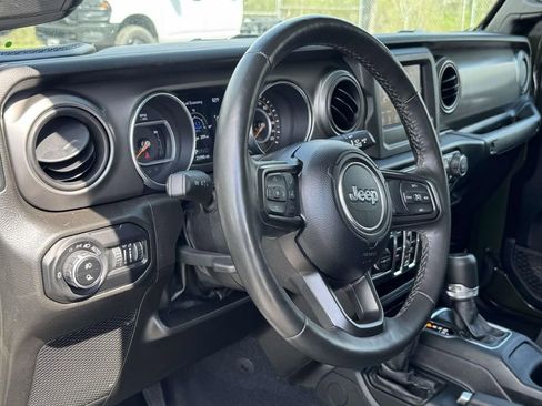 Used 2022 Jeep Gladiator Sport AWD/4WD image 3