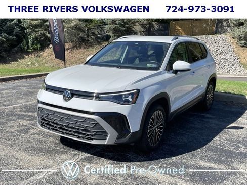 Certified 2025 Volkswagen Taos SE image 1
