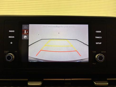 Used 2024 Kia Carnival LX FWD image 9