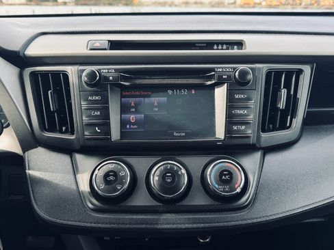 Used 2018 Toyota RAV4 LE image 15