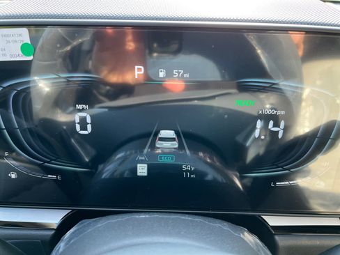 New 2025 Kia Niro EX Touring image 22