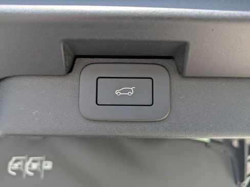 New 2026 Land Rover Discovery Limited Edition AWD/4WD image 15