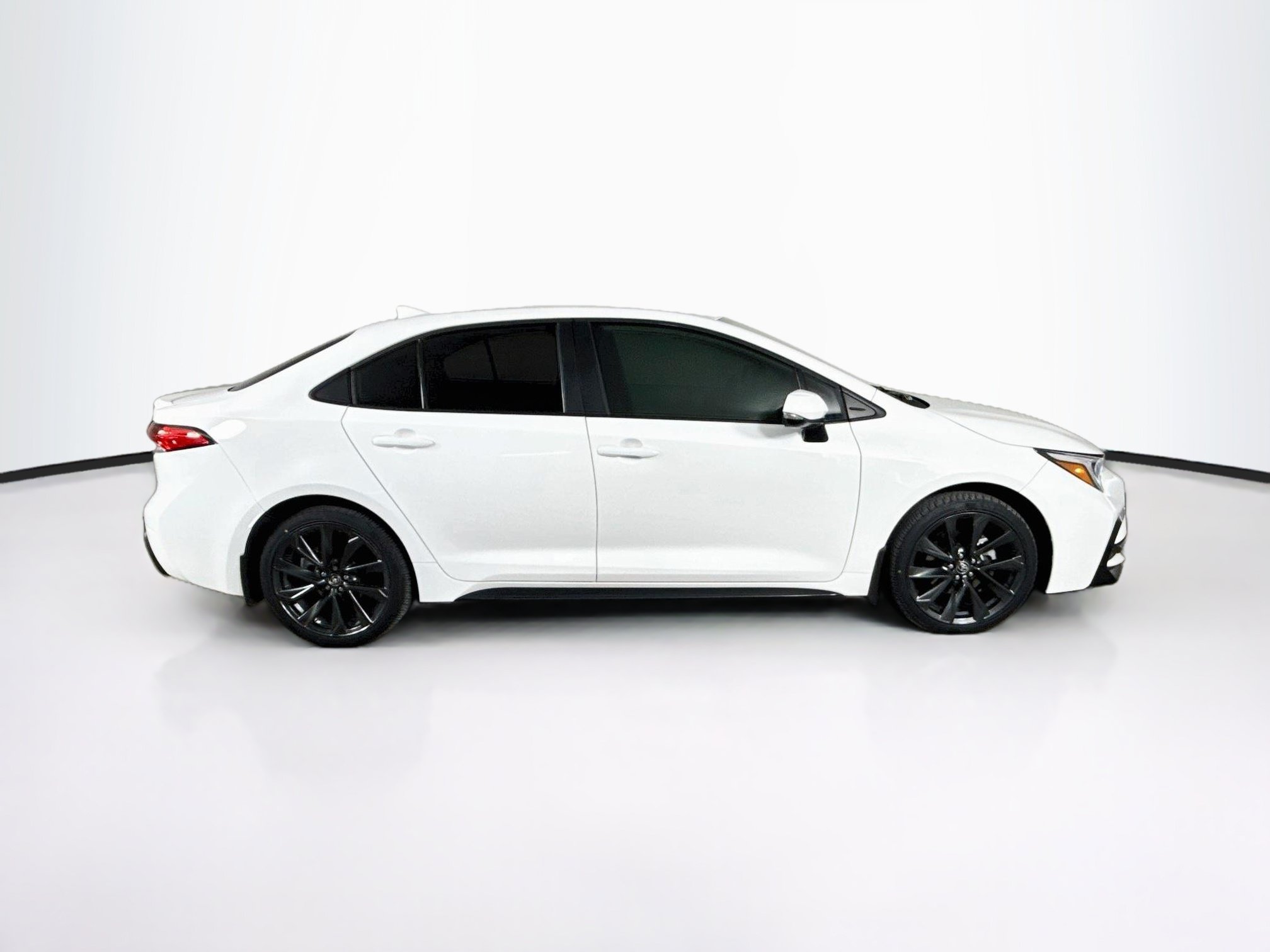 Used 2026 Toyota Corolla SE FWD image 2