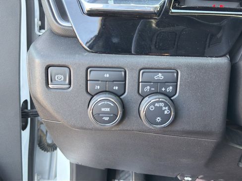 Used 2024 Chevrolet Silverado 2500 LT image 16