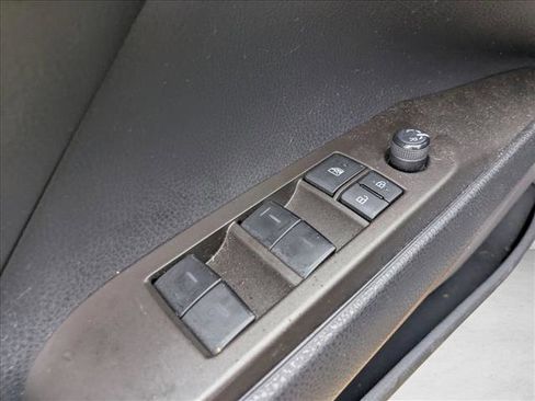 Certified 2022 Toyota Camry SE image 9