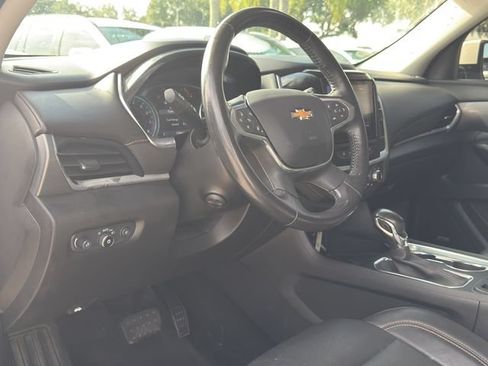 Used 2021 Chevrolet Traverse Premier FWD image 13