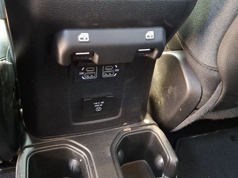 Used 2026 Jeep Gladiator Rubicon AWD/4WD image 9