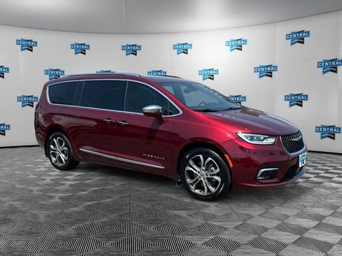 Used 2022 Chrysler Pacifica Pinnacle AWD/4WD image 6