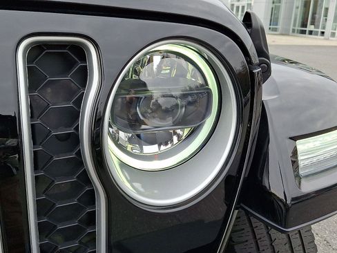 Used 2023 Jeep Wrangler Sahara w/ Cold Weather Group image 9