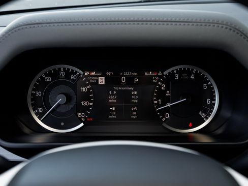 Used 2023 Land Rover Defender 130 SE image 23