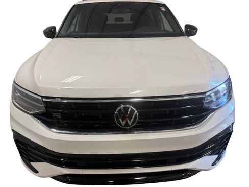 Certified 2023 Volkswagen Tiguan SE R-Line AWD/4WD image 3