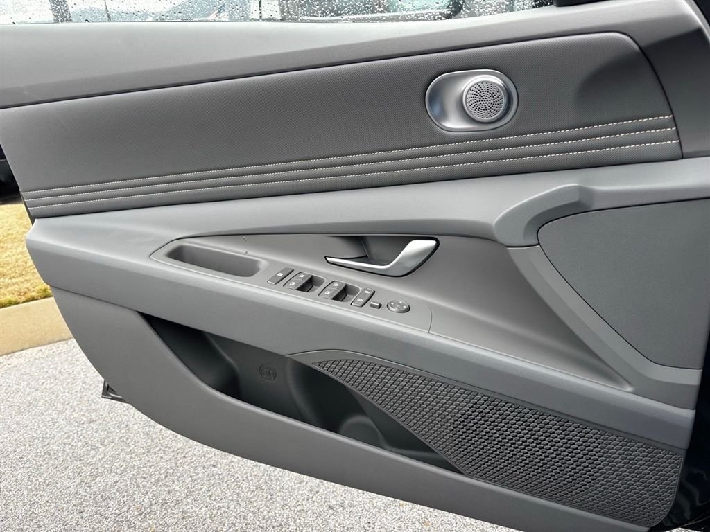 Used 2026 Hyundai Elantra Sport FWD image 10