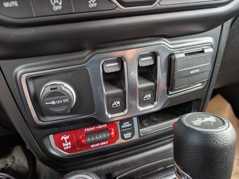 Used 2022 Jeep Wrangler Rubicon image 30