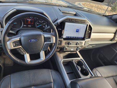 Used 2022 Ford F350 Lariat image 14