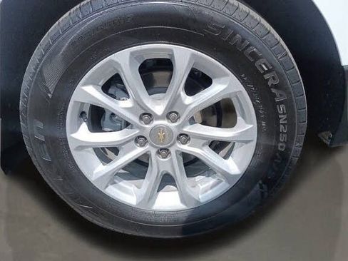 Used 2021 Chevrolet Equinox LT w/ Driver Convenience Package image 26