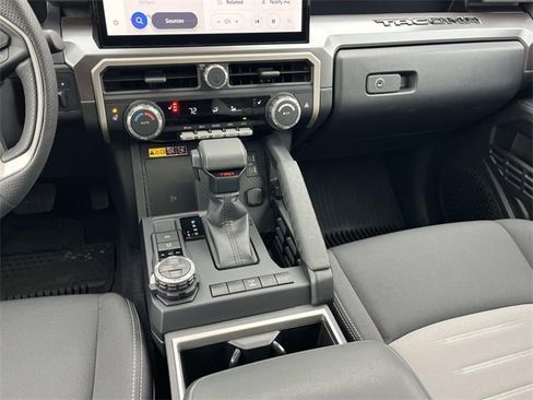 Used 2025 Toyota Tacoma TRD Off-Road image 18