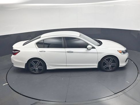 Used 2017 Honda Accord Sport image 29
