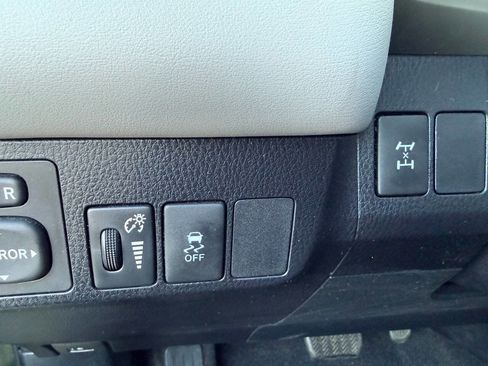 Used 2013 Toyota RAV4 XLE AWD/4WD image 30